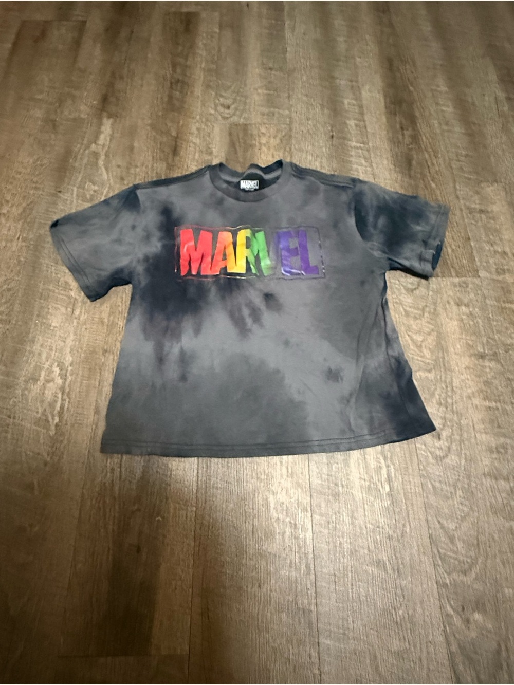 Marvel Juniors M(7-9) crop Black Tie-Dye Rainbow Logo Tee